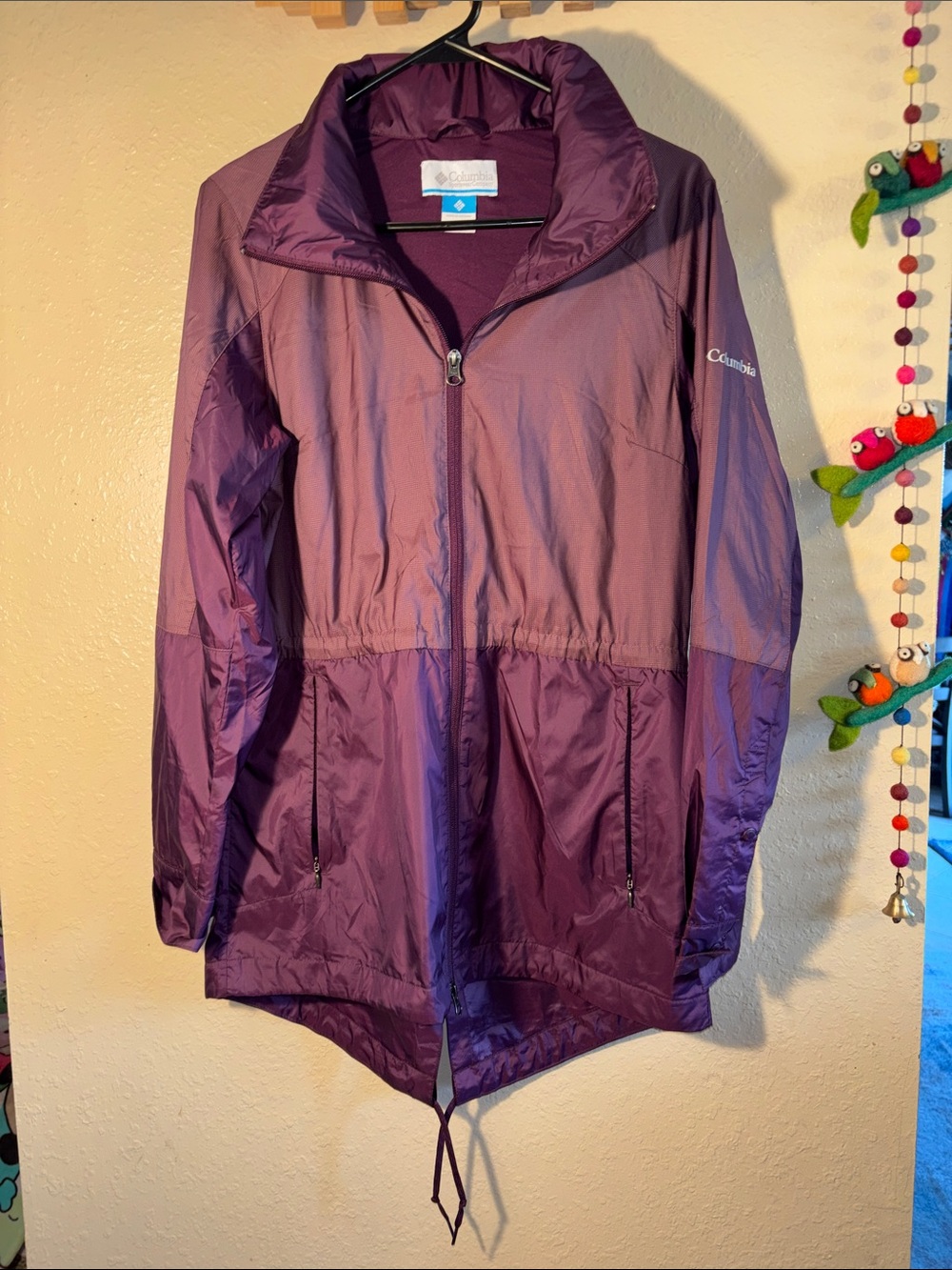 NWOT Columbia Women's Sustina Springs Windbreaker in dark purple BEAUTIFU